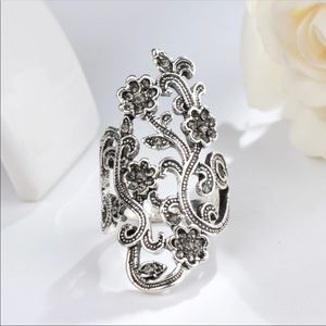 🍂🦉Antiqued Silver Paved Crystal Statement Ring🦉